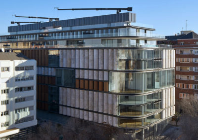 Fachada especial en travertino – Lagasca 99